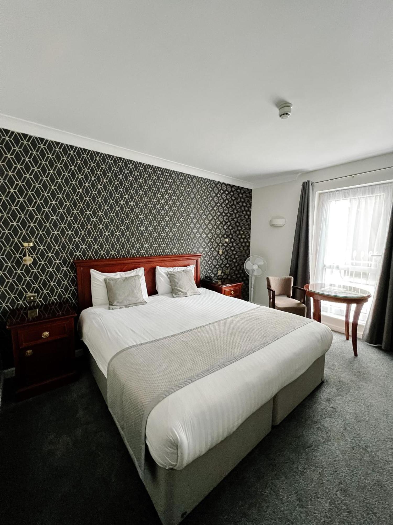 Manor Of Groves Hotel, Golf & Health Club Hotel 3*