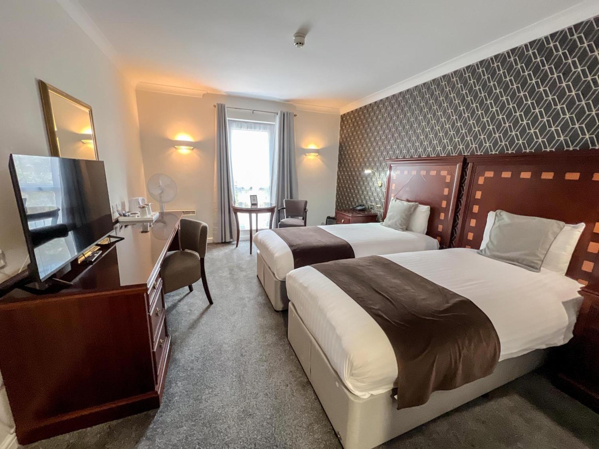 Manor Of Groves Hotel, Golf & Health Club Hotel 3*