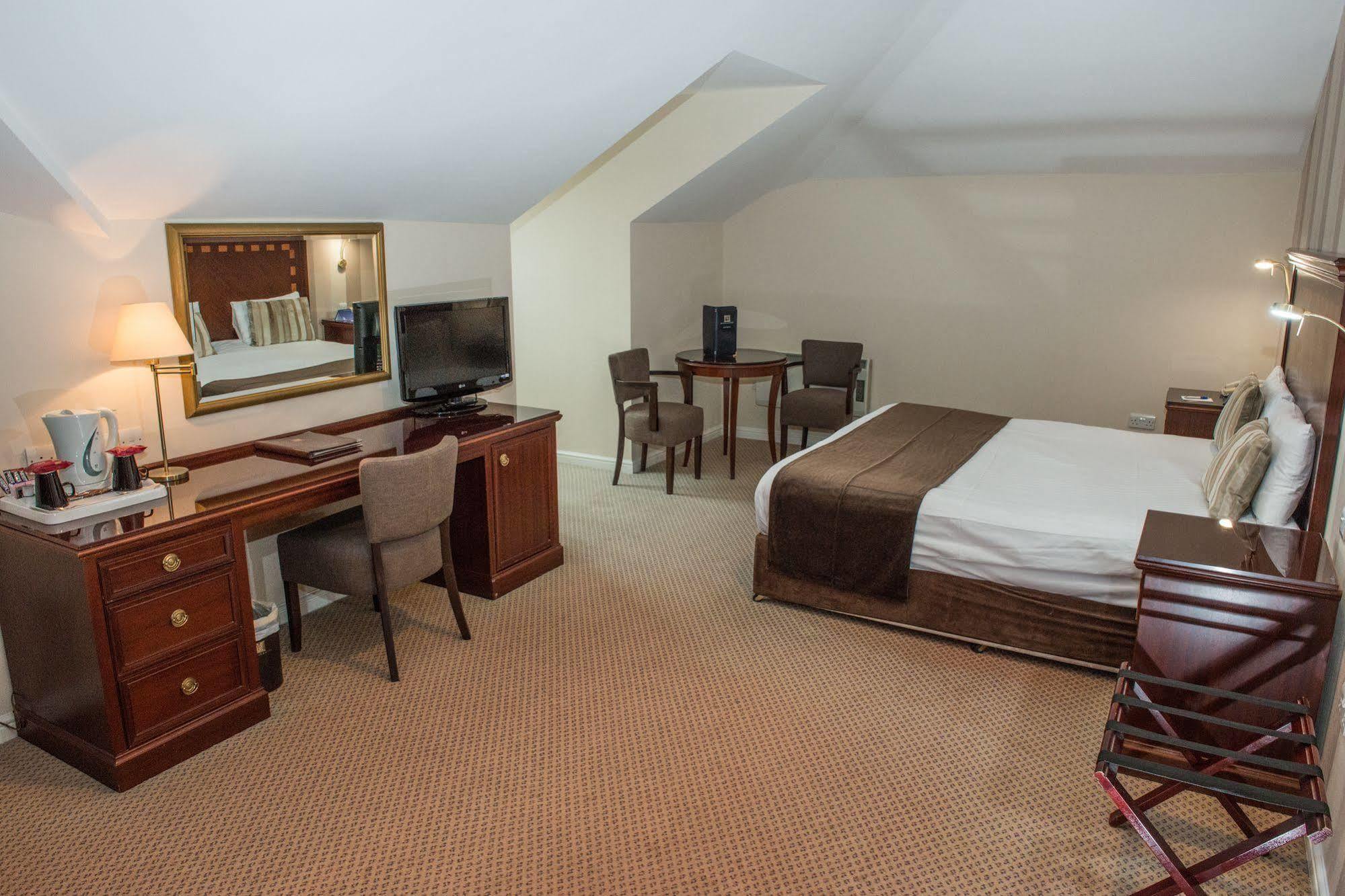 Manor Of Groves Hotel, Golf & Health Club Hotel 3*